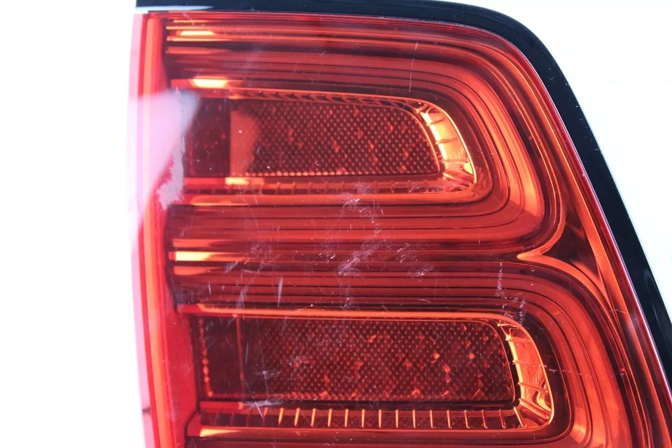 Luz trasera LED lateral izquierda Bentley Bentayga 2016-2020 OEM 36A945093E Foto 3 de 4