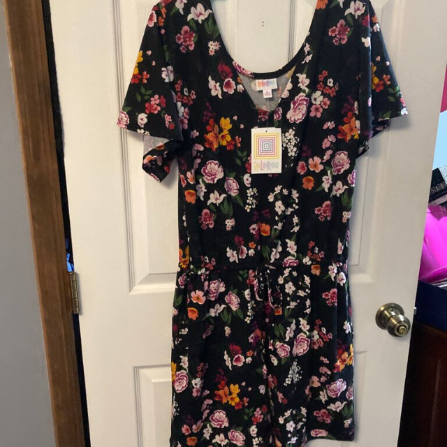 JEN SELLS BRAND NAME ITEMS FOR LESS | eBay Stores