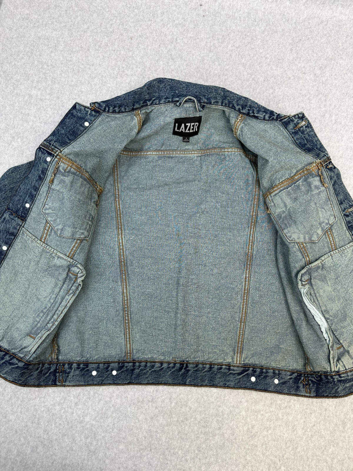 LAZER Trucker Denim Jacket Mens Size Small Medium Wash Classic Style NWT