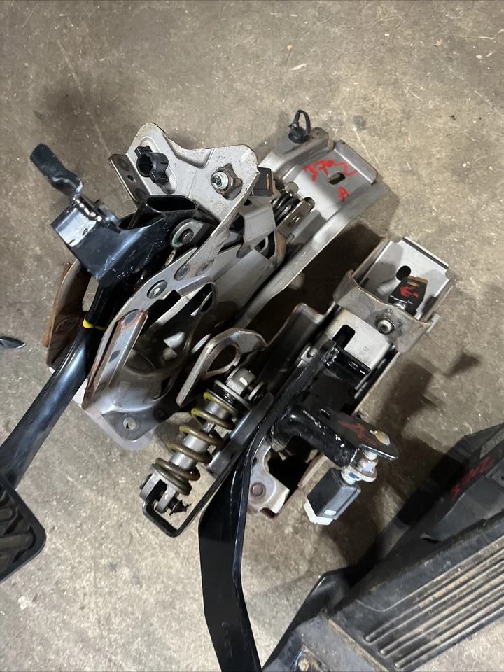 Nissan 370z 2010 2015 cupé embrague manual pedal freno gasolina OEM Foto 3 de 4