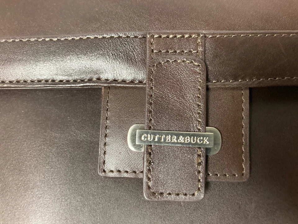 Cartera Cutter & Buck de cuero genuino triple pliegue “Blackberry Boot Camp 2010” Foto 3 de 4