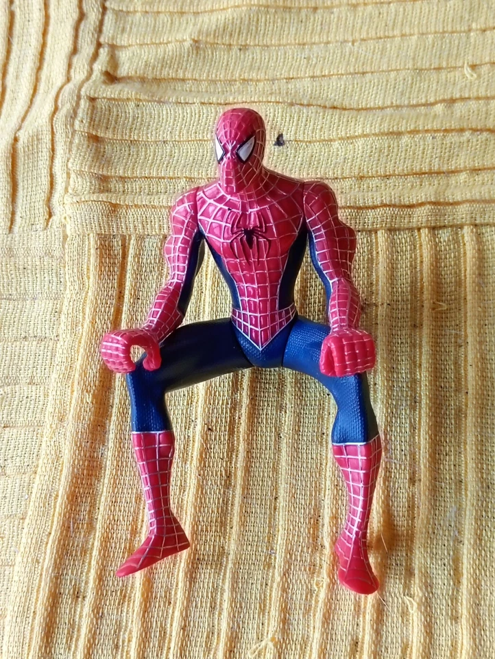 Hasbro Figurine Spider-Man rouge/bleu en plastique, héros de BD - Photo 3/4