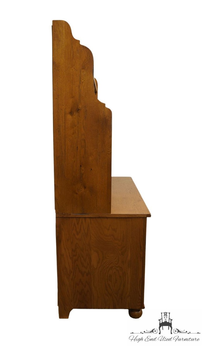 BROYHILL FURNITURE Rustic Farmhouse Country Style 50