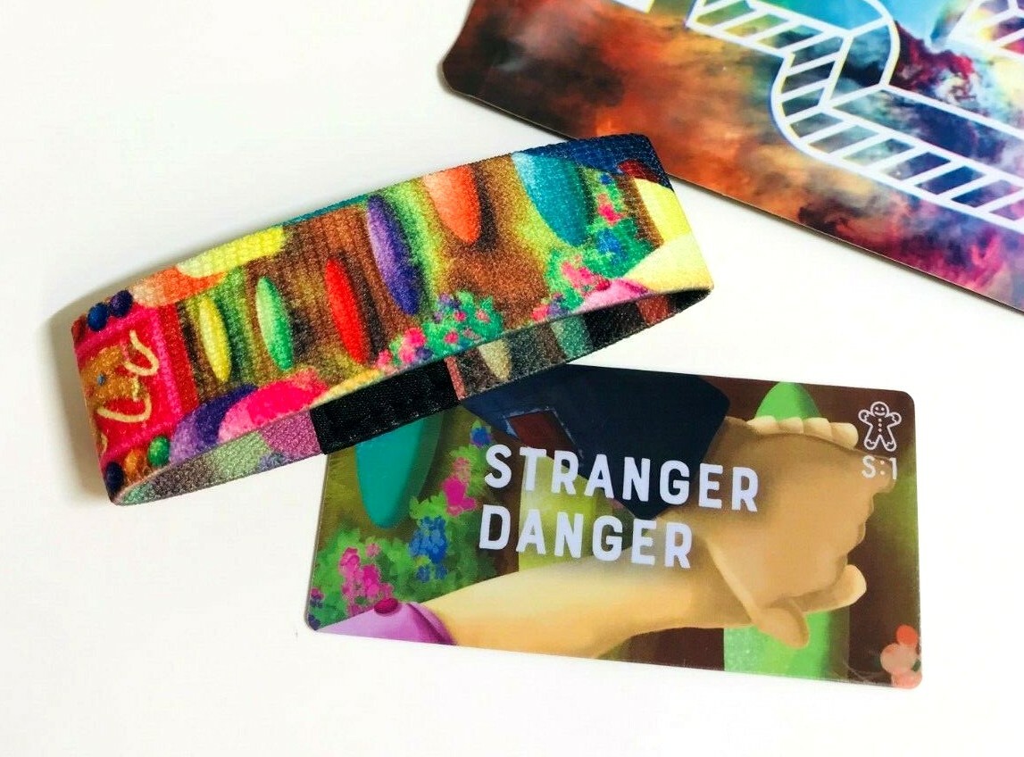 ZOX **STRANGER DANGER** Silver Strap med mystery pack Wristband w