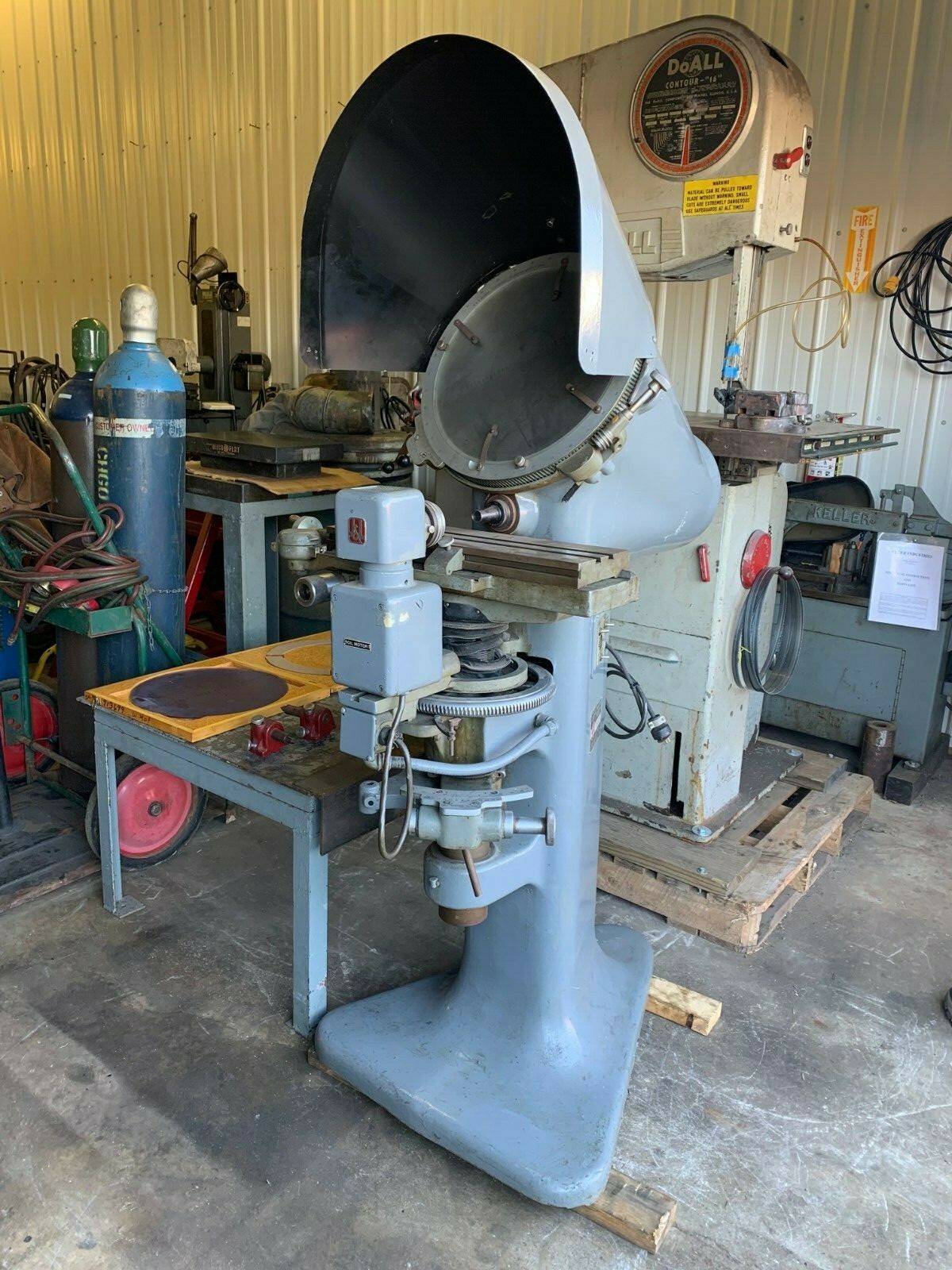 Jones & Lamson PC-14 Optical Comparator and Measuring Machine - Item ...