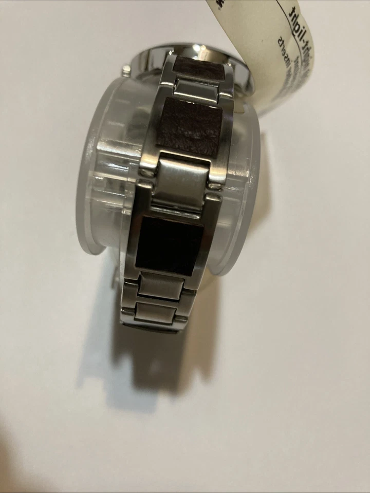 Timex T49646  9J Expedition Ladies Watch 100 m water resistant Bracelet w/ Leath - Image 3 of 4