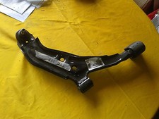 Triangle de suspension Nissan PRIMERA