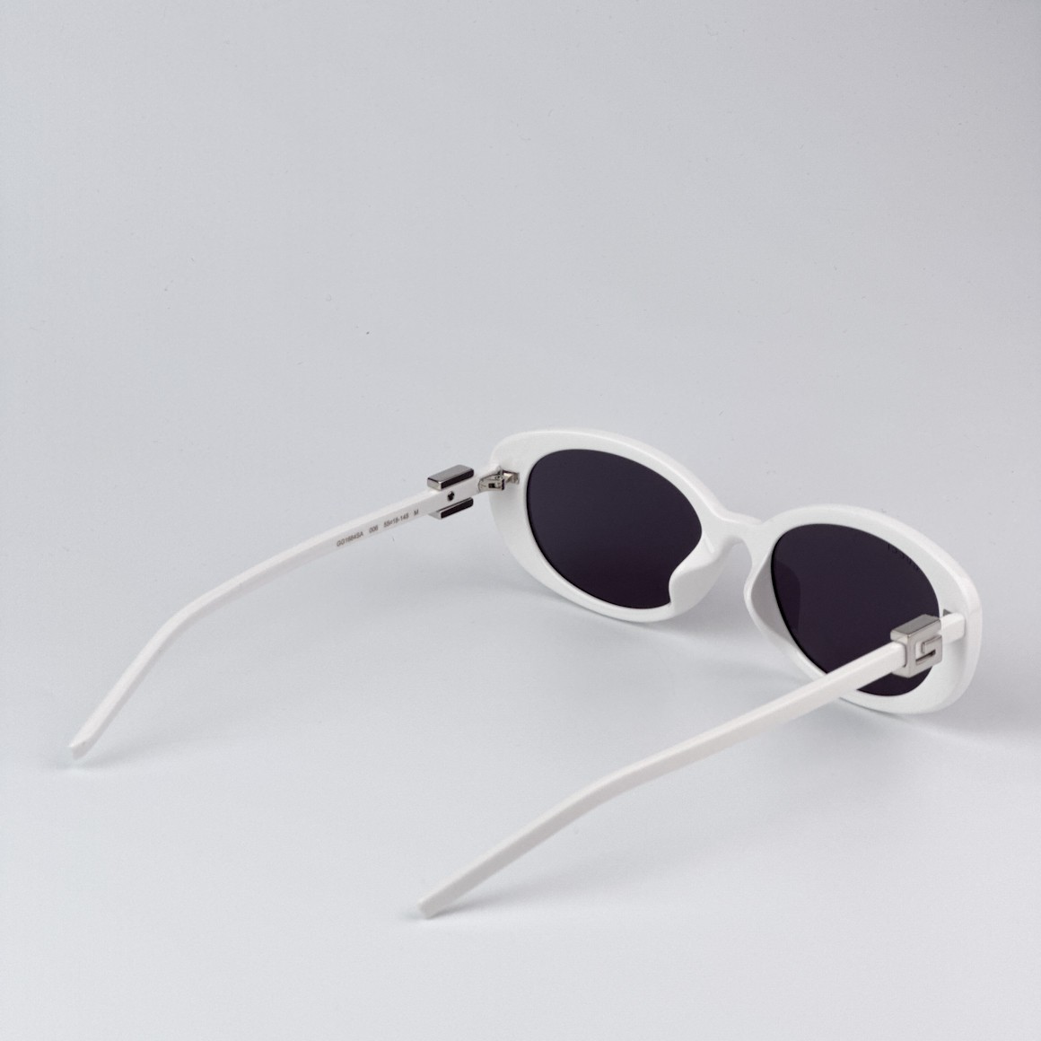 Gucci Women AUTHENTIC Sunglasses White Grey Oval GG1684SA  display picture 1