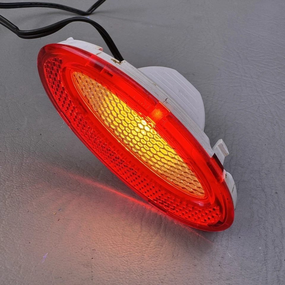 07-14 Cadillac Escalade Left Front Driver Door Panel Courtesy Light Lamp OEM - Image 2 of 4