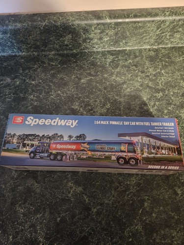 NIB 2016 Speedway Mack Pinnacle Day Cab w/Fuel Tanker Trailer 1:64 Scale - Picture 7 of 8