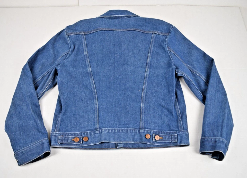 Chaqueta Jean Wrangler Vintage Talla S/M Clásica Azul Años 70 Detalle Bronce Hecha en EE. UU. Foto 4 de 4