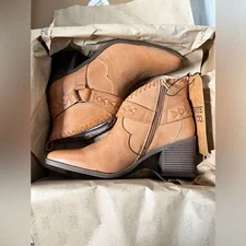 Women’s Frye and Co. stacked heel booties. NWT. Western look