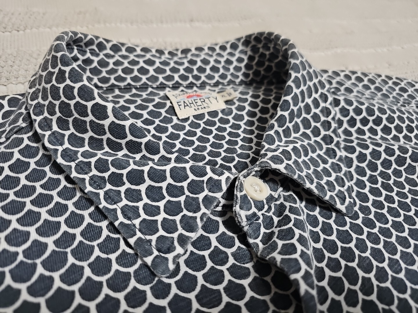 Faherty Geometric Playa Fish Scale Button-up S/S … - image 8