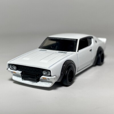 Hot Wheels Premium Nissan Skyline 2000GT-R LBWK White 1:64 Diecast