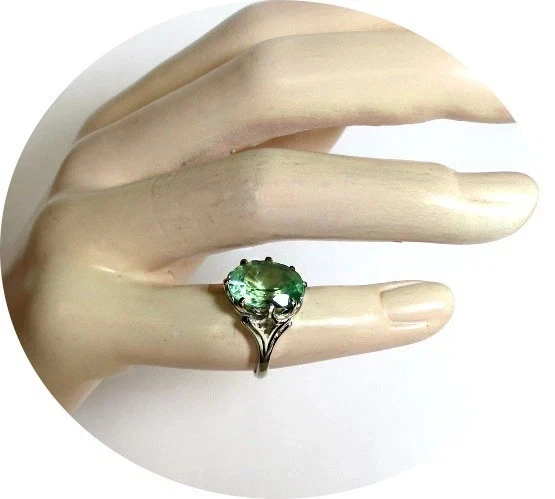 Bonito - Anillo ZAFIRO Montana Verde - Corte Ovalado - Oro Blanco 14K De Colección Foto 2 de 4