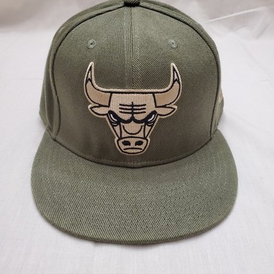 Ultra Game NBA Chicago Bulls Hat Snapback Embroidered One Size Hat Cap Gray