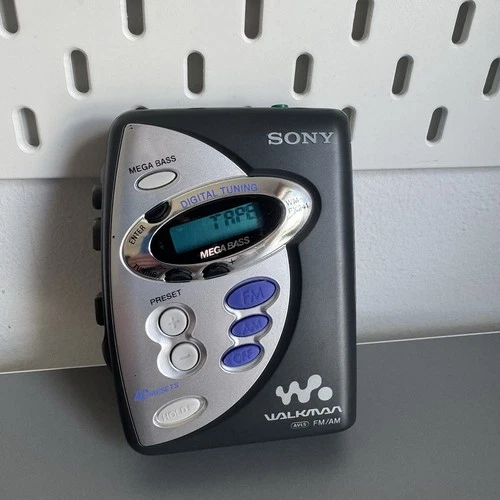 VTG Sony - WM-FX241 FM/AM Radio Casette Player Walkman *READ - For Parts*