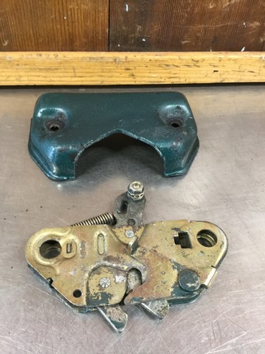 Fiat 124 Spider 75-80 • Original Trunk Latch, Lock Arm & Cover. Used. KF293 - Picture 5 of 8