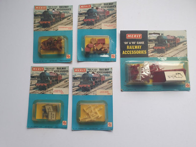 MERIT SCAMMELL TRUNKS LEVEL AND TRESPASS SIGNS HORSES x