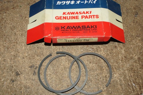 KAWASAKI GENUINE F4 SIDEWINDER PISTONS RINGS 1.00 O/S 13024-011 - Photo 1/2