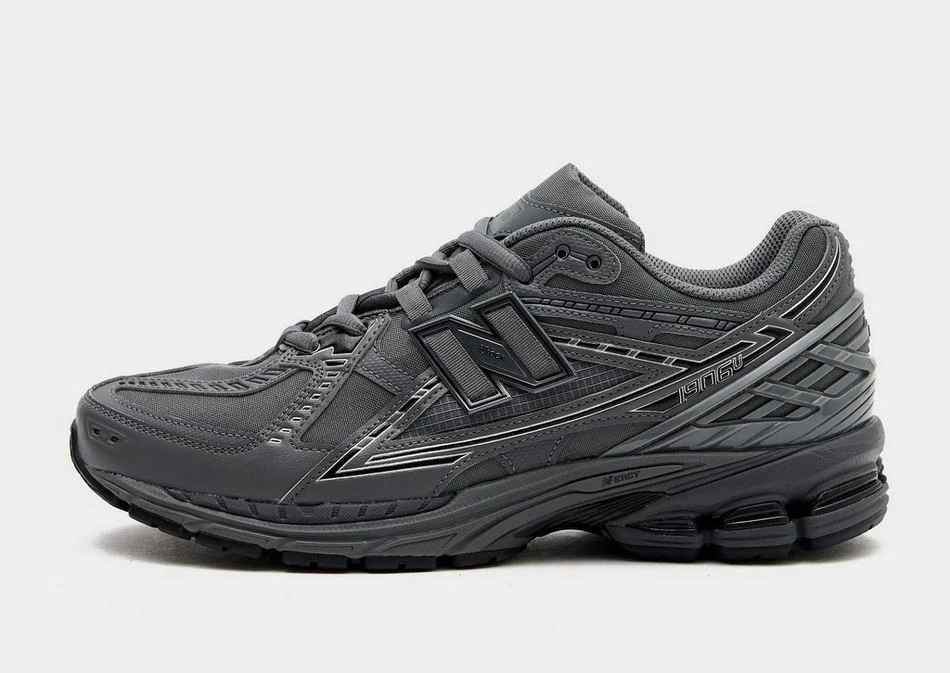 New Balance 1906R Trainers in Grey Men's Shoes