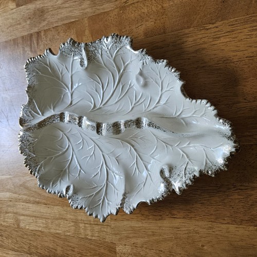 Vintage 1950's California Pottery #650 White with Gold Highlights Leaf Ashtray - Picture 2 of 12