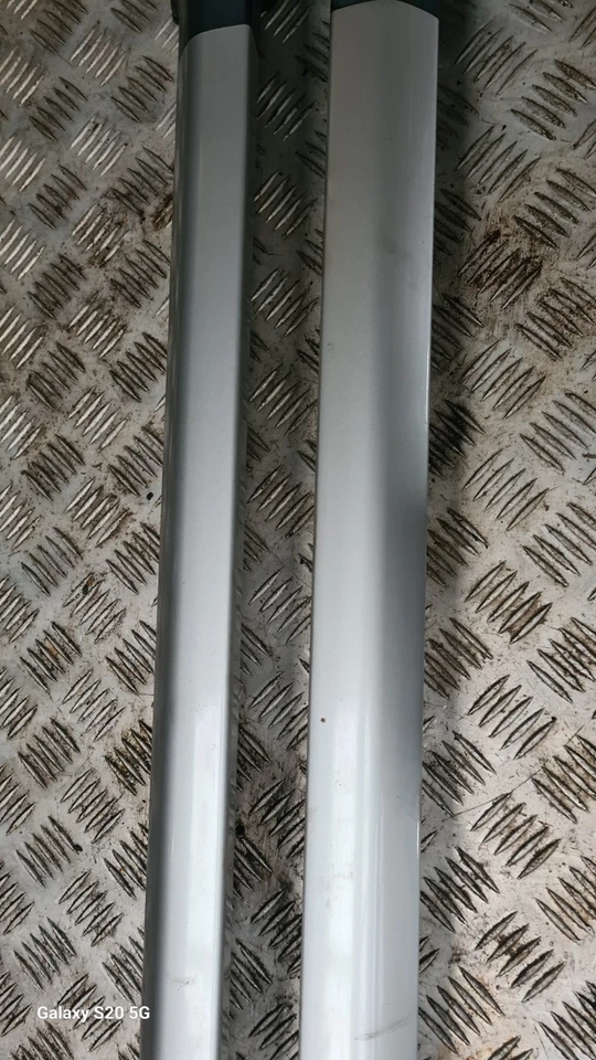 SUZUKI JIMNY 1998-2018 BARRAS DE TECHO RIELES CON TAPAS Foto 3 de 4