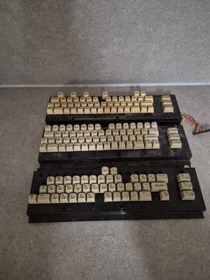 3x Commodore 64 C Tastaturen Weiss bitte ansehen