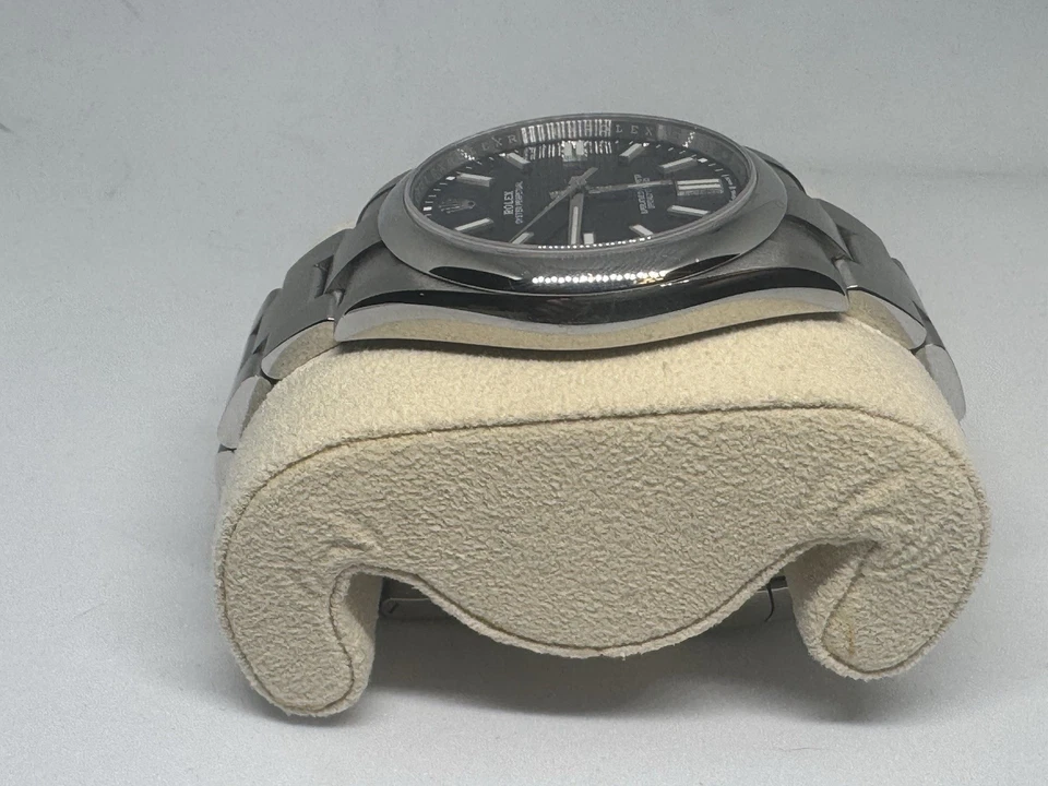 Rolex Oyster Perpetual 124300 Pulsera Oyster de Plata con Bisel de Plata (2023) Foto 2 de 4