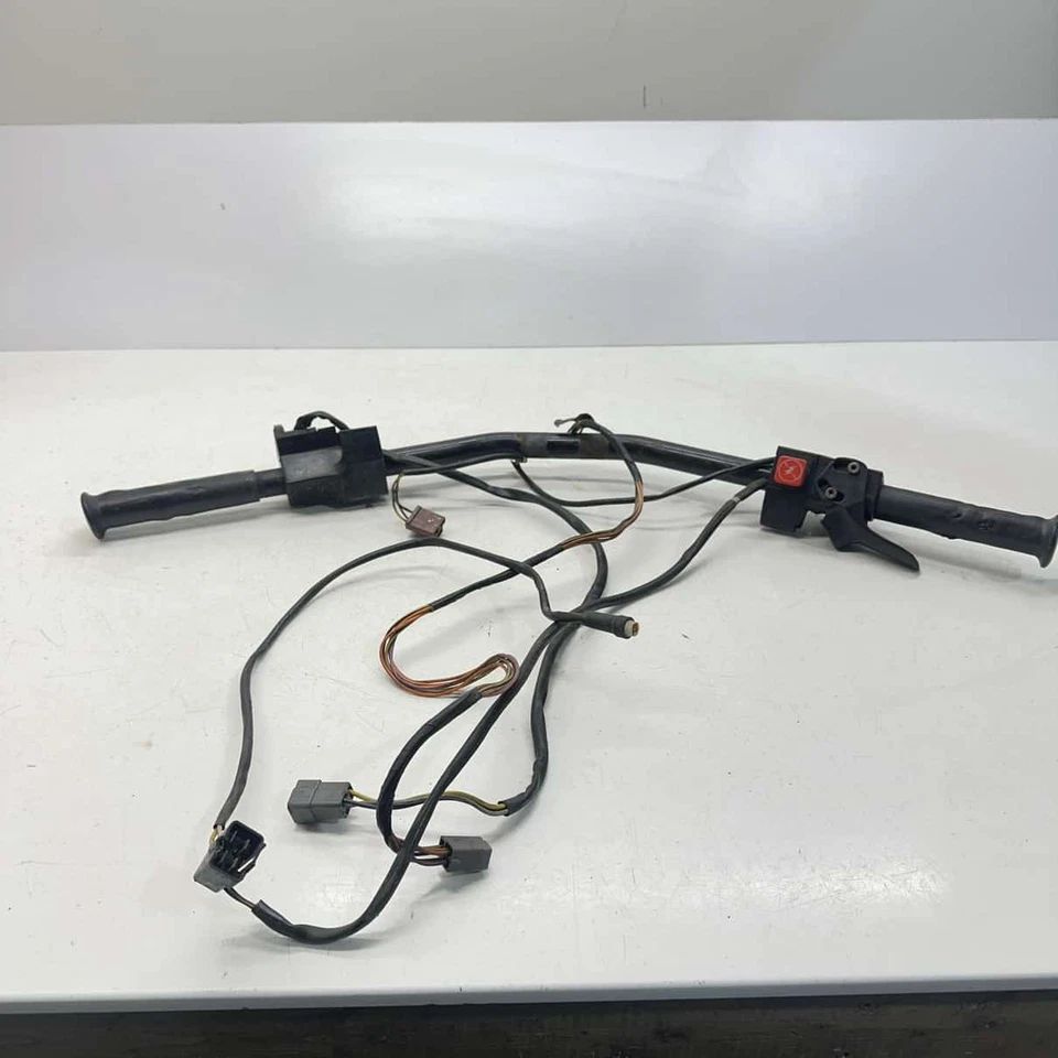 Guidão, preto - 1998 Skidoo Formula Z 583 - Imagem 3 de 4