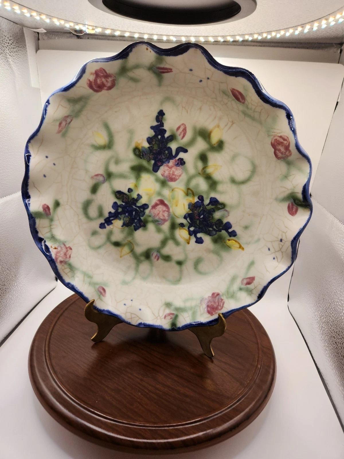 Vtg pottery pie dish. cream, purple, pink, green & yellow. 9" Pre-owned Signed