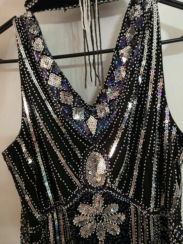 Vestir Halloween Flapper secuencia negra y plateada con accesorios Foto 4 de 4
