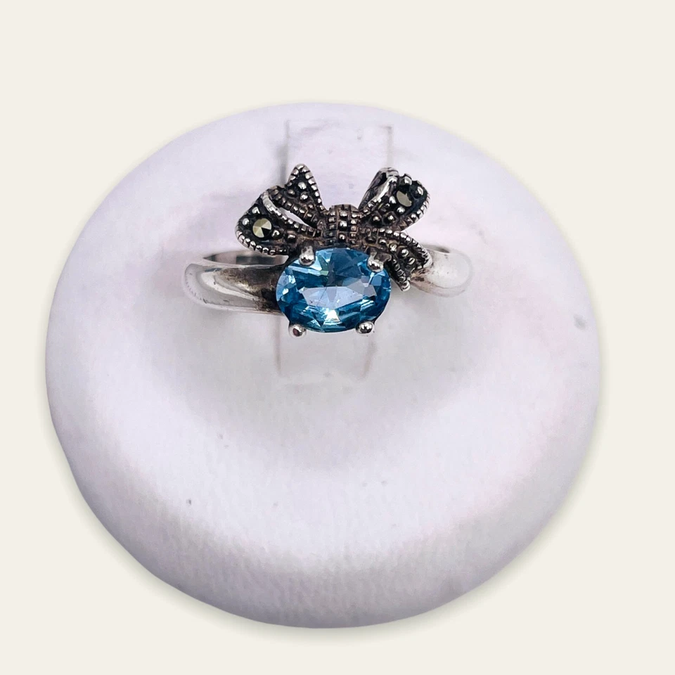 Anillo con arco de piedra circonita azul de plata esterlina de marcasita 5,75 Foto 2 de 4