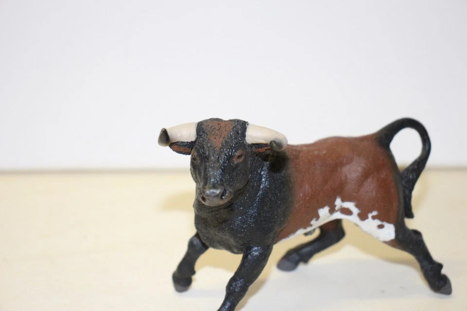 Figurine animal Papo taureau 2022 - Photo 2/4