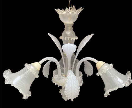 Eleganza senza tempo: lampadario in vetro di Murano bianco seta, 3 luci  H 65x65 - Foto 1 di 8