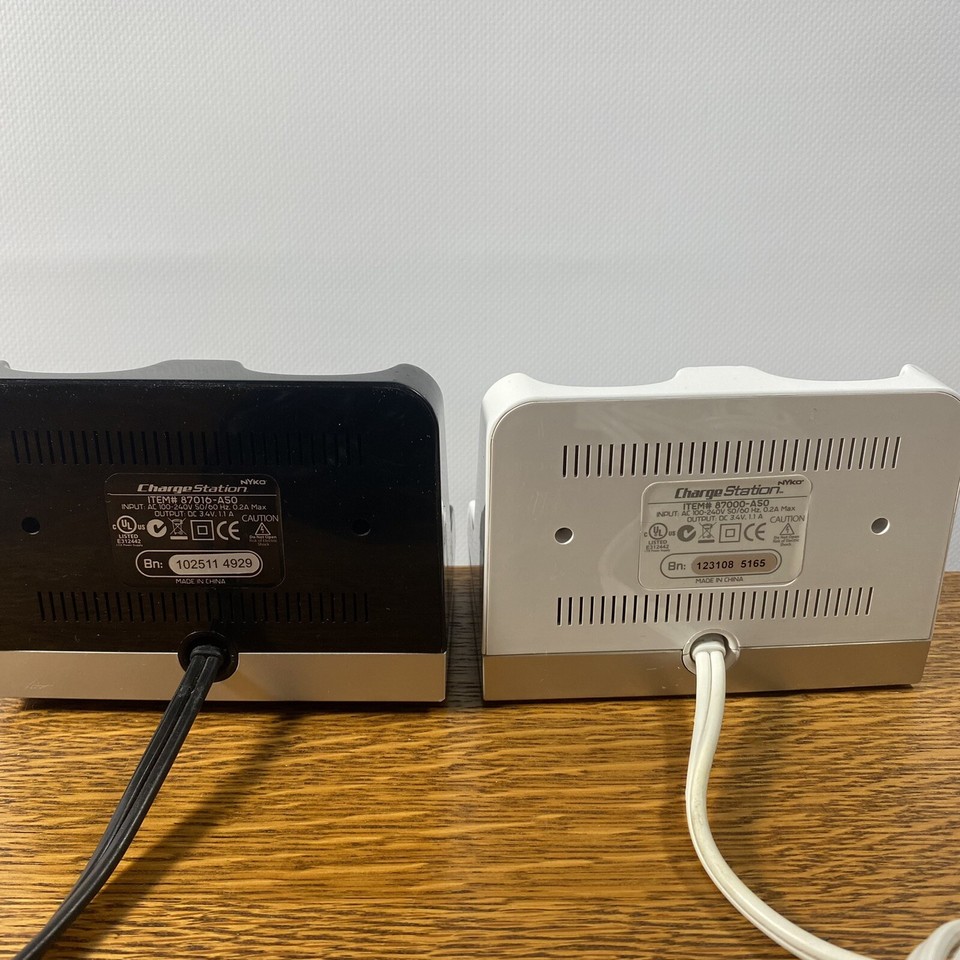 Lot of 2 Nyko Nintendo Wii Remote Charger Station 2 Wii remotes Great