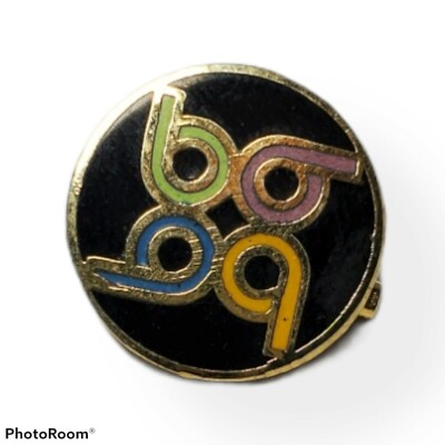 BRECKENRIDGE Round Skiing Ski Pin COLORADO Resort Souvenir Travel Lapel