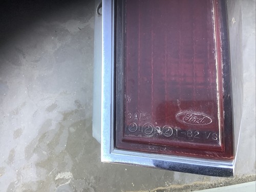 1982 1983 Lincoln Continental Tail Light - Picture 4 of 6