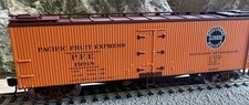 Walthers HO 910-41228 - Mainline - 40' Wood Reefer w/ Wood Ends "Pacific Fruit