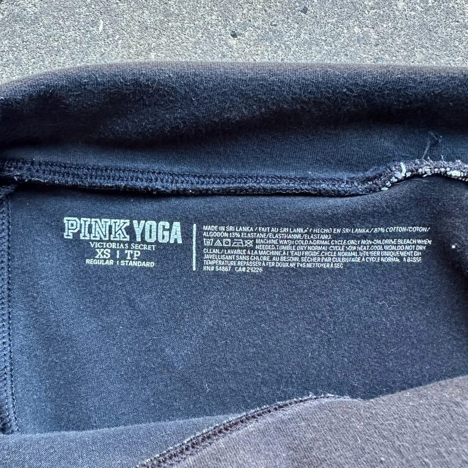 Pantalones acampanados plegables de yoga VS PINK negros XS lentejuelas logotipo rosa amor Y2K Foto 3 de 4