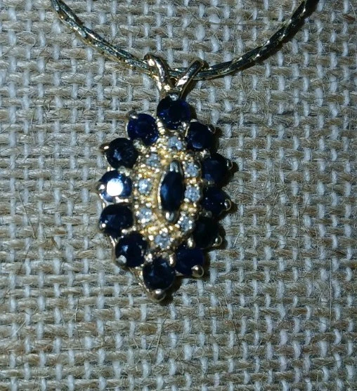 14 K 金和大理石切割蓝色蓝宝石项链吊坠真正华丽 — 第 2/4 张图片