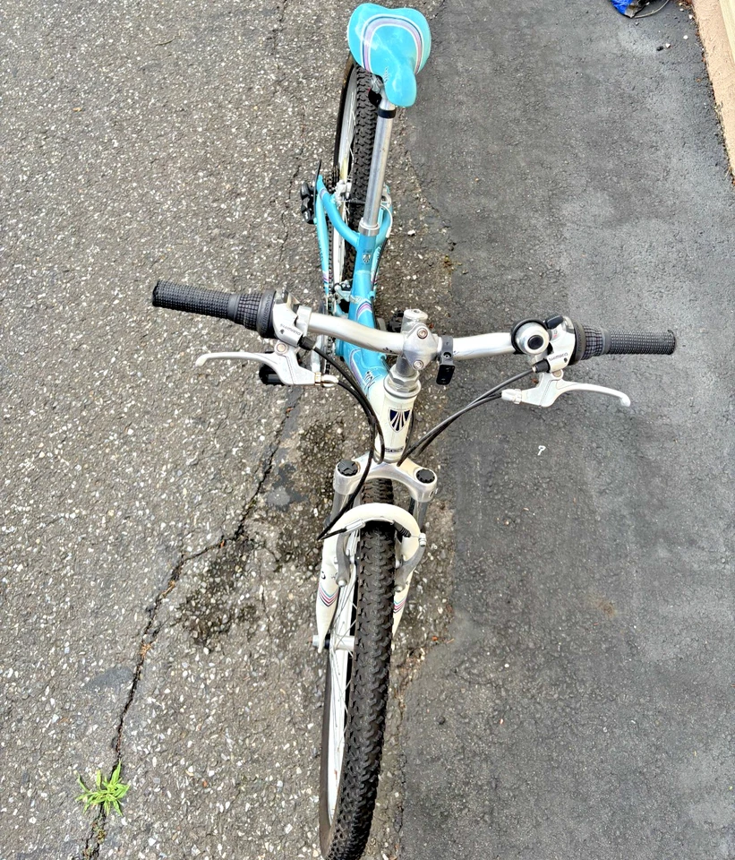 Bicicleta de trekking MT220 para niña Foto 4 de 4