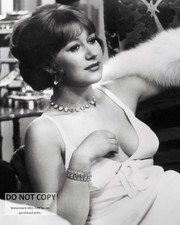 ACTRESS HELEN MIRREN - 8X10 PUBLICITY PHOTO (DD796)