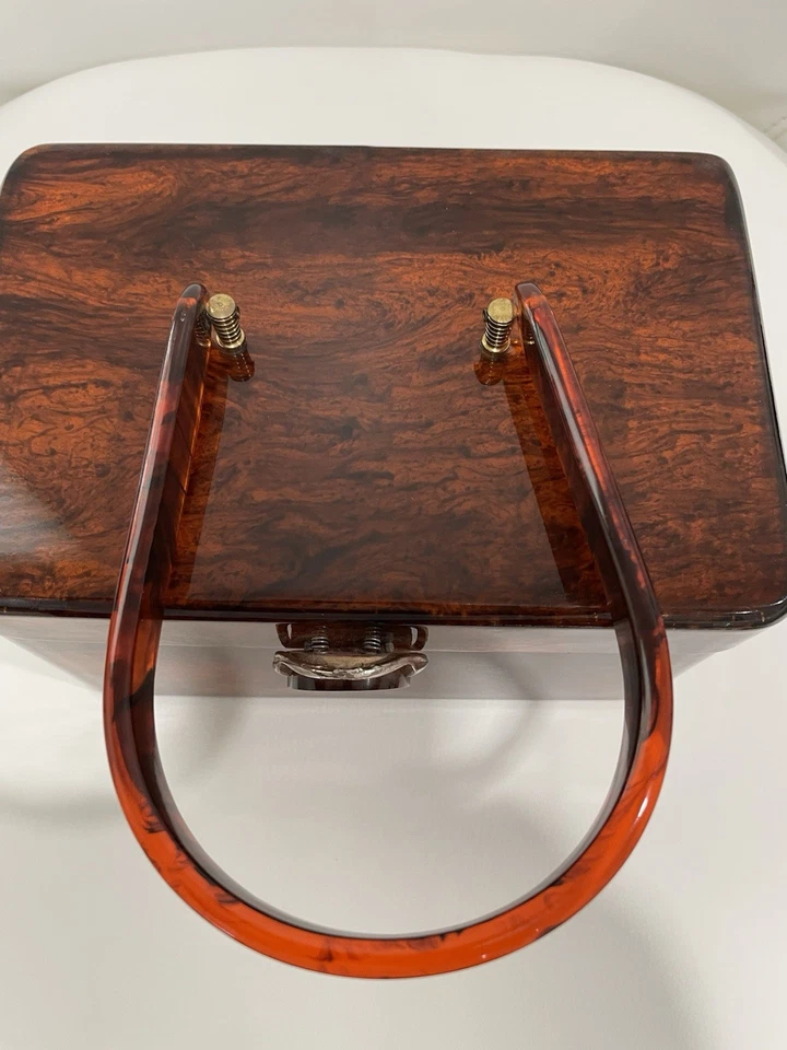 GORGEOUS 1950'S WILARDY TORTOISE SHELL COLORED LUCITE PURSE 7" X 4 1/2" X 4" - Image 2 of 4