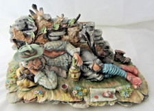 Statua Porcellana CAPODIMONTE Uomo Sdraiato dopo pranzo 29x16 cm FIRMATA CORTESE