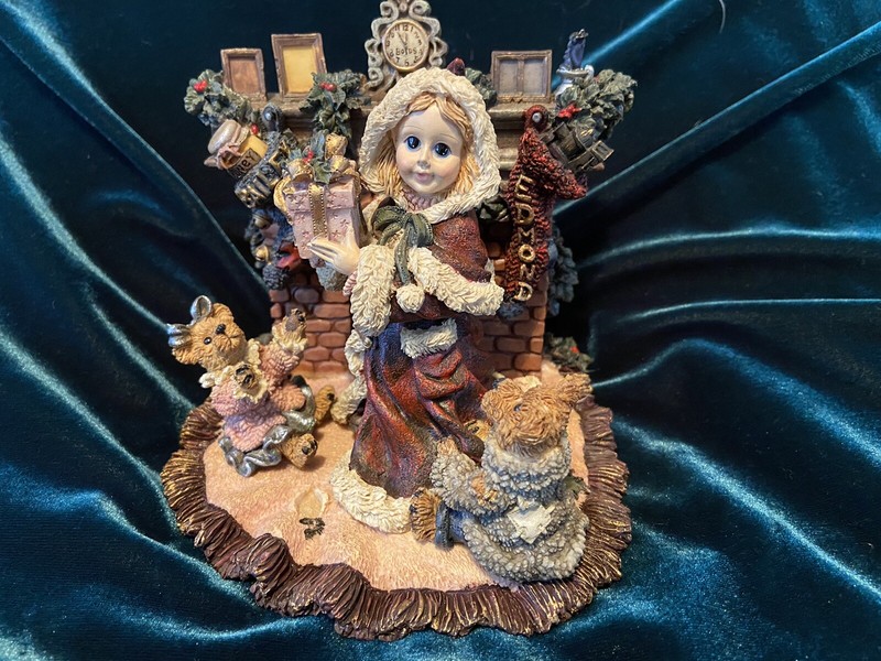 Yesterdays Child -Dollstone Collection-Sandra Claus At Fireplace-Boyds Coll Ltd