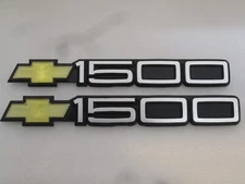 CHEVY TRUCK DOOR 1500 EMBLEMS SET OEM GM LH RH W/ MOLDING 89-98 00 01