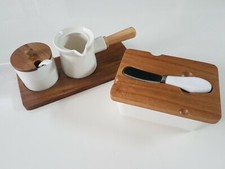 Sucrier avec cuillère, pot à lait et beurrier en porcelaine avec couteau set français