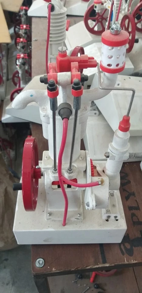 Ashnoor Diesel Engine 2 stroke demonstration model . - Image 3 of 3