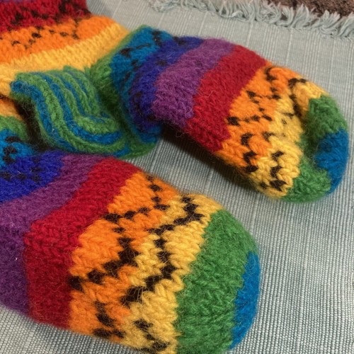 Hand Knit Crochet Rainbow PRIDE Wool Happy Warm Winter Socks LGBTQ Hippy UNISEX - 第 7/9 張圖片